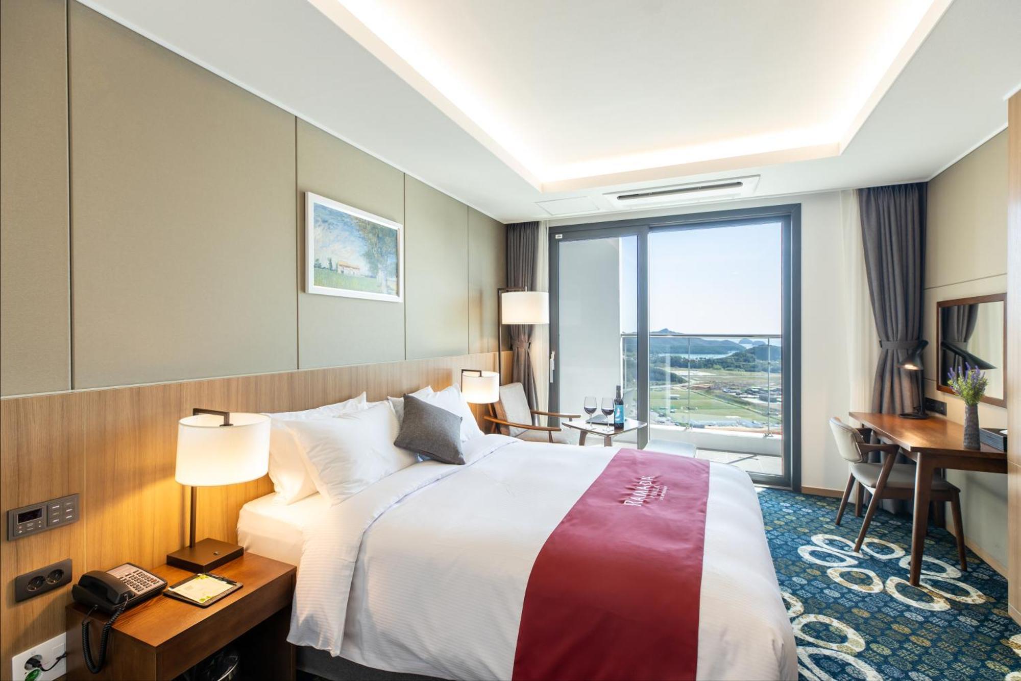 Ramada Plaza By Wyndham Dolsan Yeosu Hotel Buitenkant foto