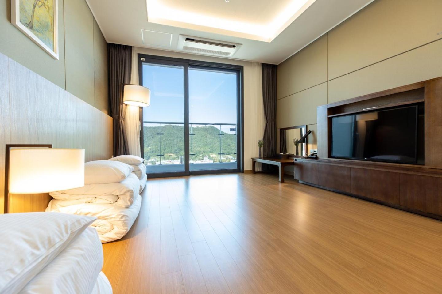Ramada Plaza By Wyndham Dolsan Yeosu Hotel Buitenkant foto