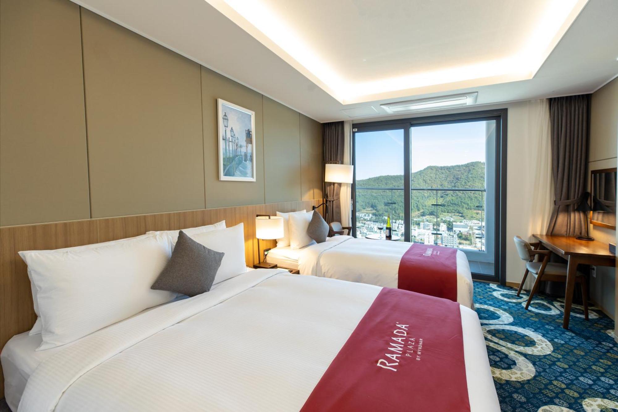 Ramada Plaza By Wyndham Dolsan Yeosu Hotel Buitenkant foto