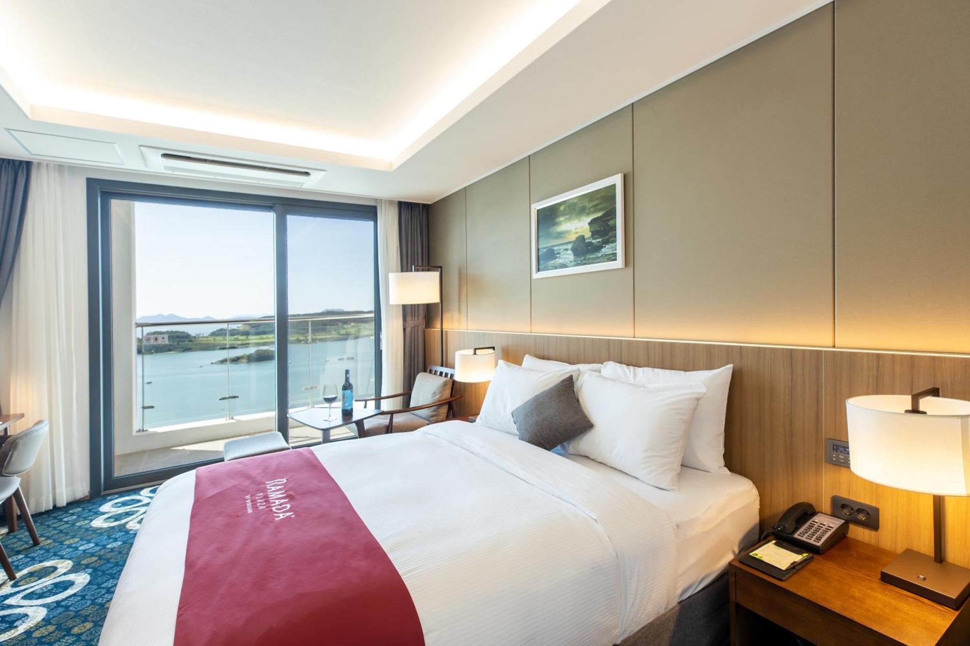Ramada Plaza By Wyndham Dolsan Yeosu Hotel Buitenkant foto